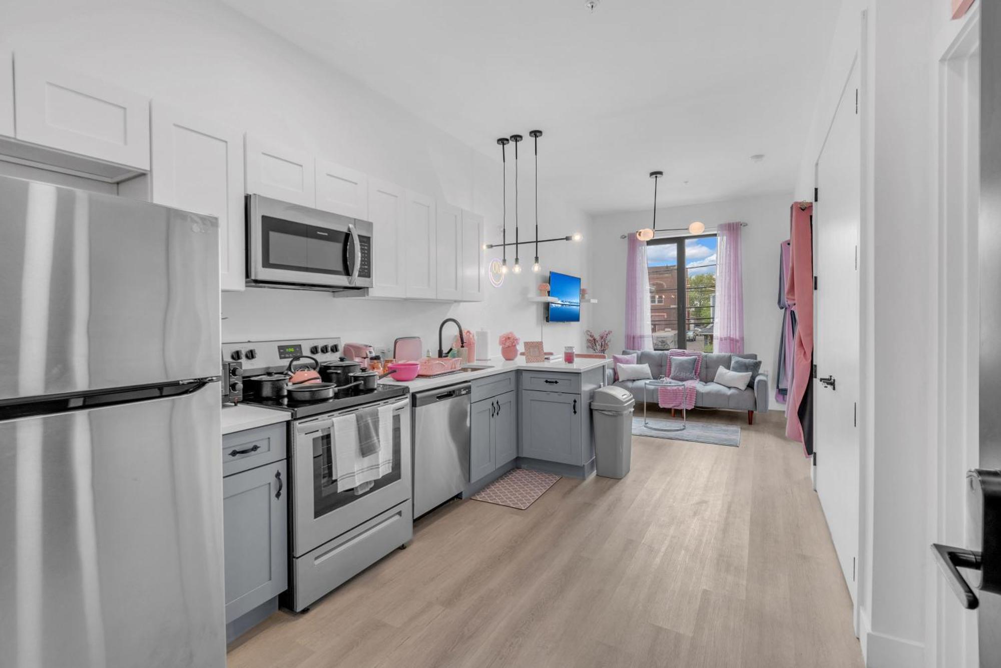 Pink Heaven Indoor Pool, Free Parking, Near Nyc Apartment Elizabeth Bagian luar foto