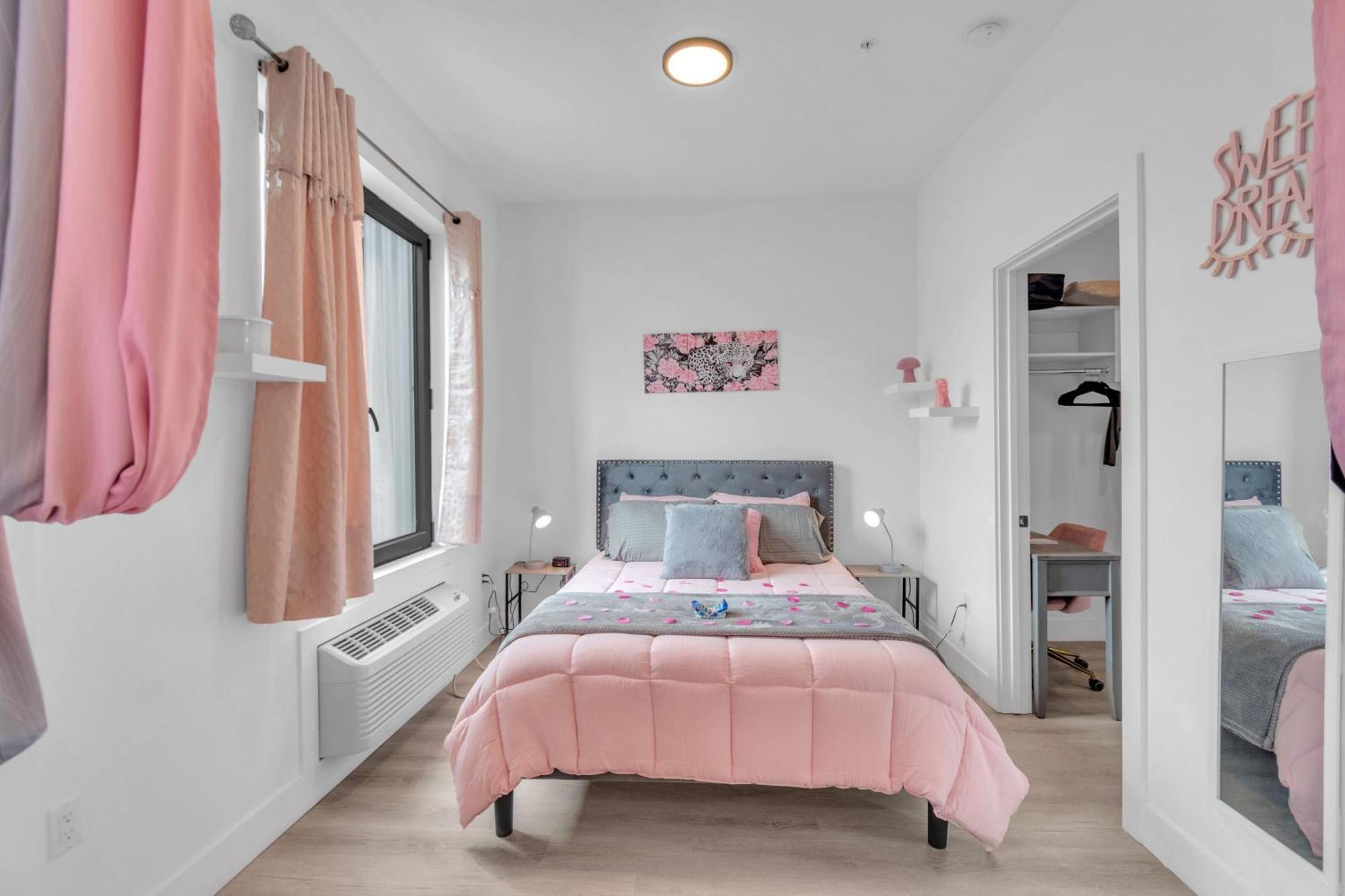Pink Heaven Indoor Pool, Free Parking, Near Nyc Apartment Elizabeth Bagian luar foto