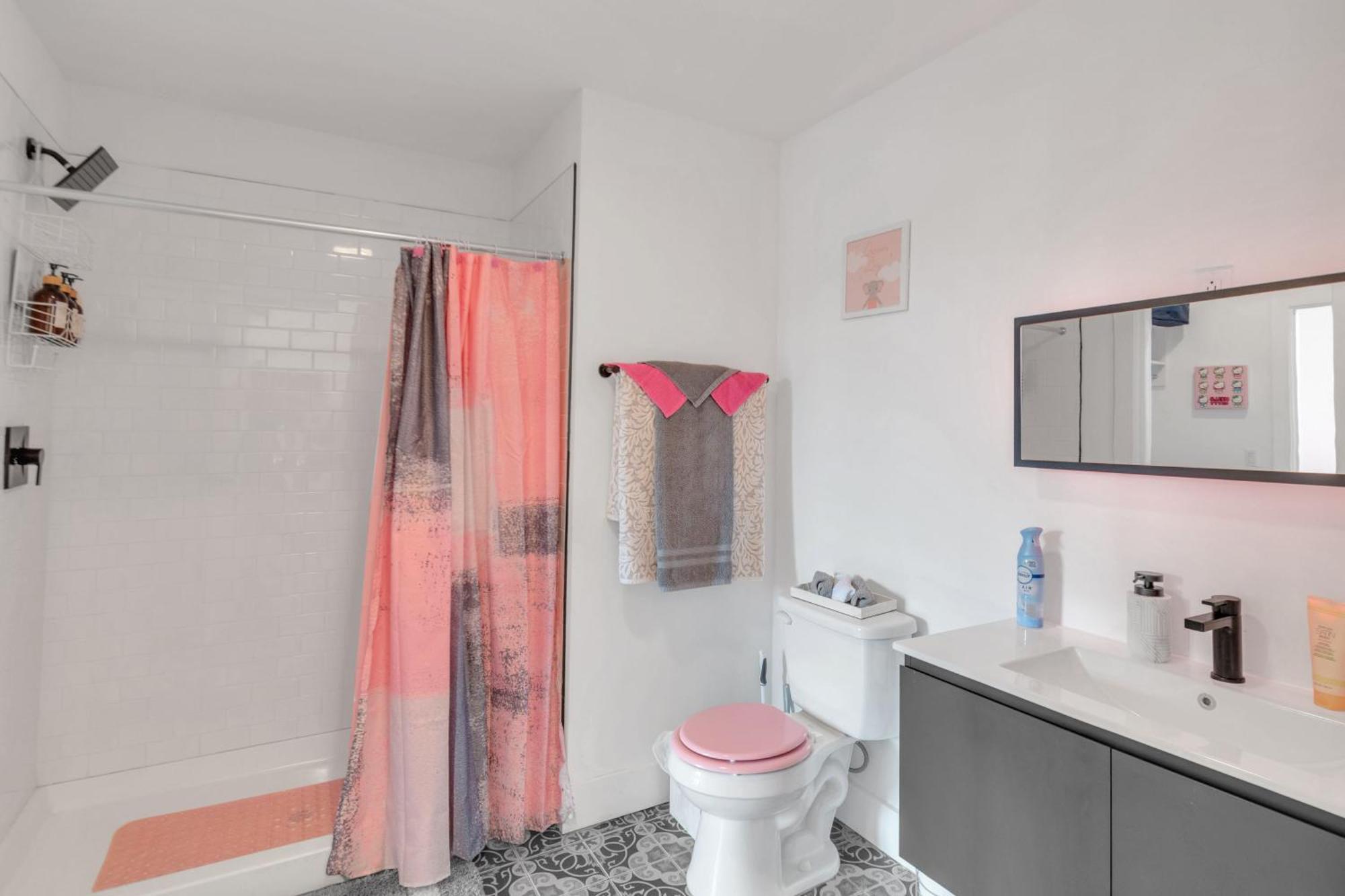 Pink Heaven Indoor Pool, Free Parking, Near Nyc Apartment Elizabeth Bagian luar foto