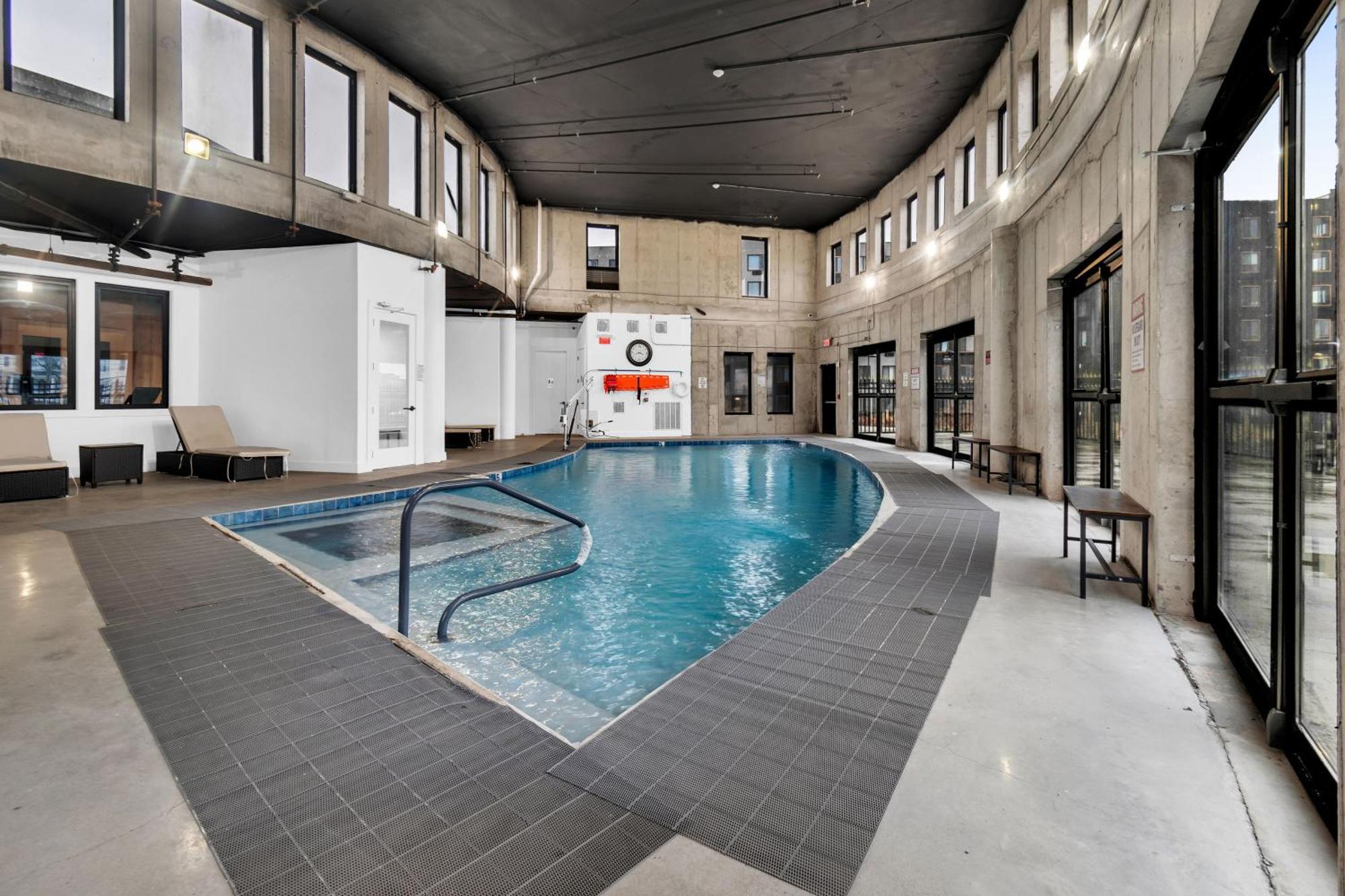Pink Heaven Indoor Pool, Free Parking, Near Nyc Apartment Elizabeth Bagian luar foto
