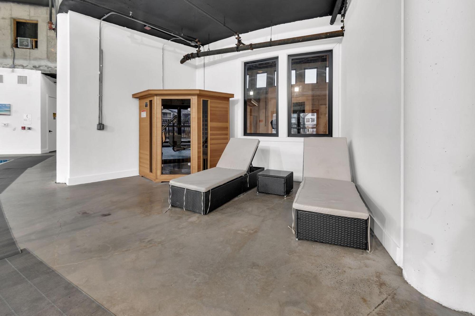 Pink Heaven Indoor Pool, Free Parking, Near Nyc Apartment Elizabeth Bagian luar foto